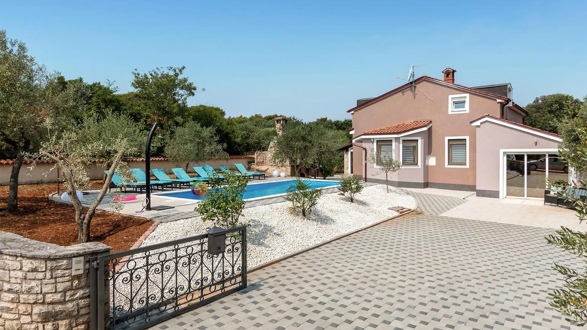 Stunning Home In Pula With Kitchen 0*,